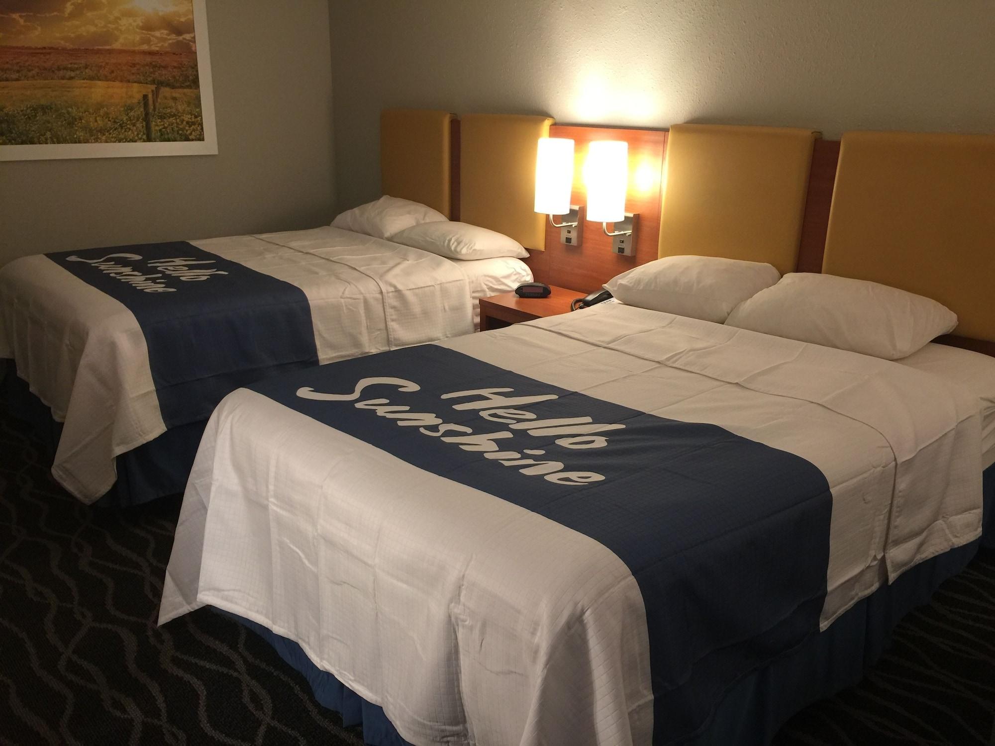Days Inn & Suites By Wyndham Cincinnati North Springdale Εξωτερικό φωτογραφία