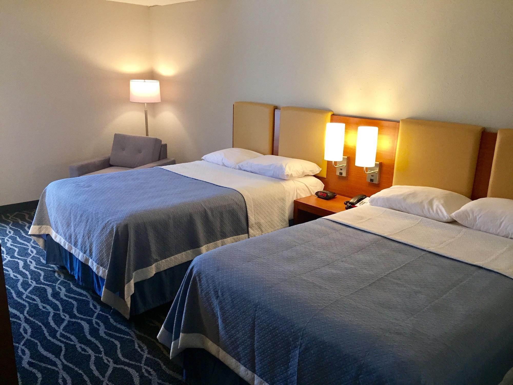 Days Inn & Suites By Wyndham Cincinnati North Springdale Εξωτερικό φωτογραφία