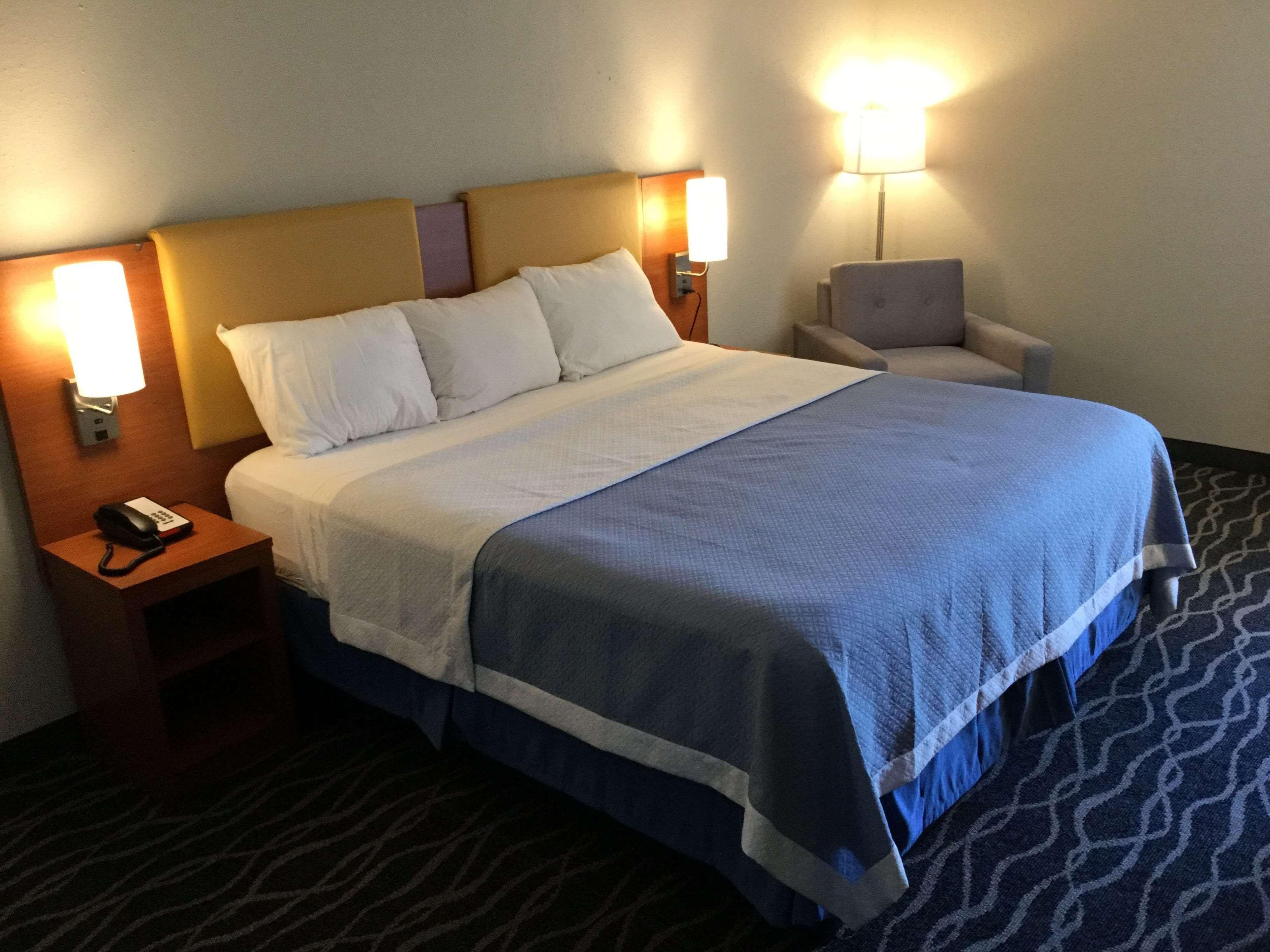 Days Inn & Suites By Wyndham Cincinnati North Springdale Εξωτερικό φωτογραφία
