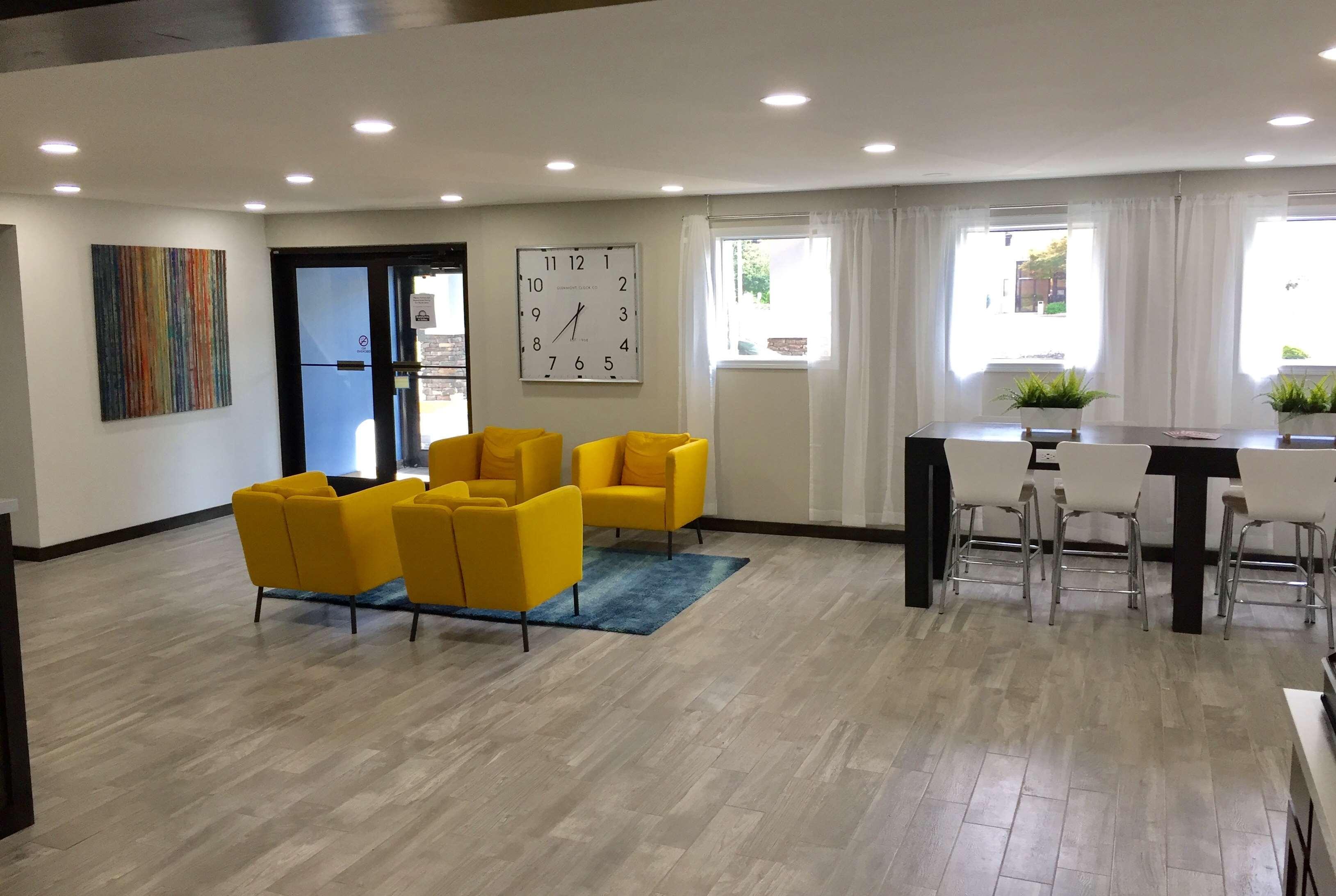 Days Inn & Suites By Wyndham Cincinnati North Springdale Εξωτερικό φωτογραφία