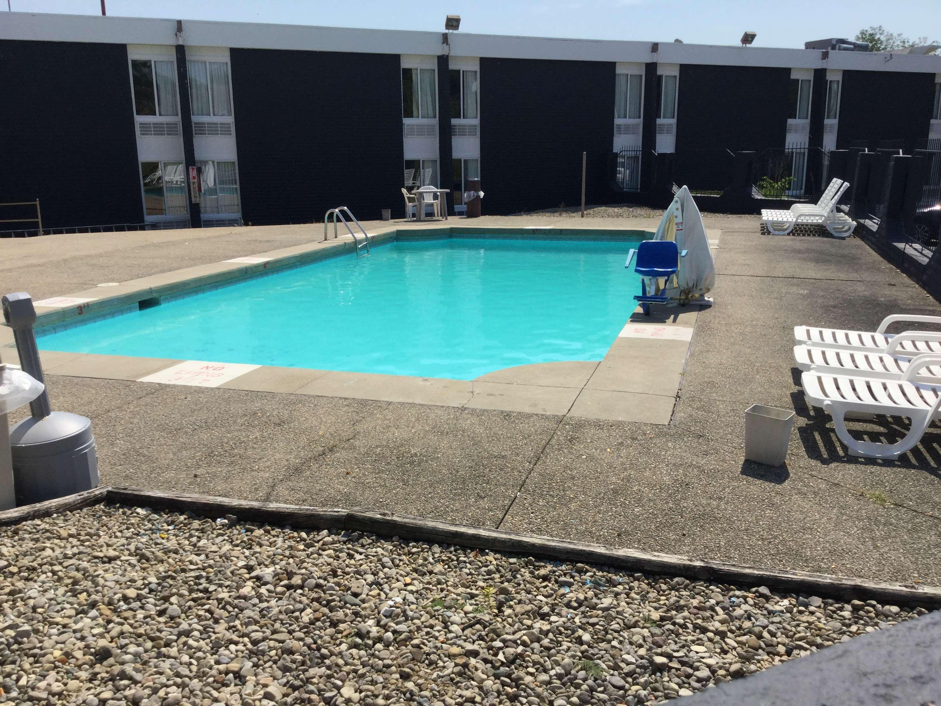 Days Inn & Suites By Wyndham Cincinnati North Springdale Εξωτερικό φωτογραφία