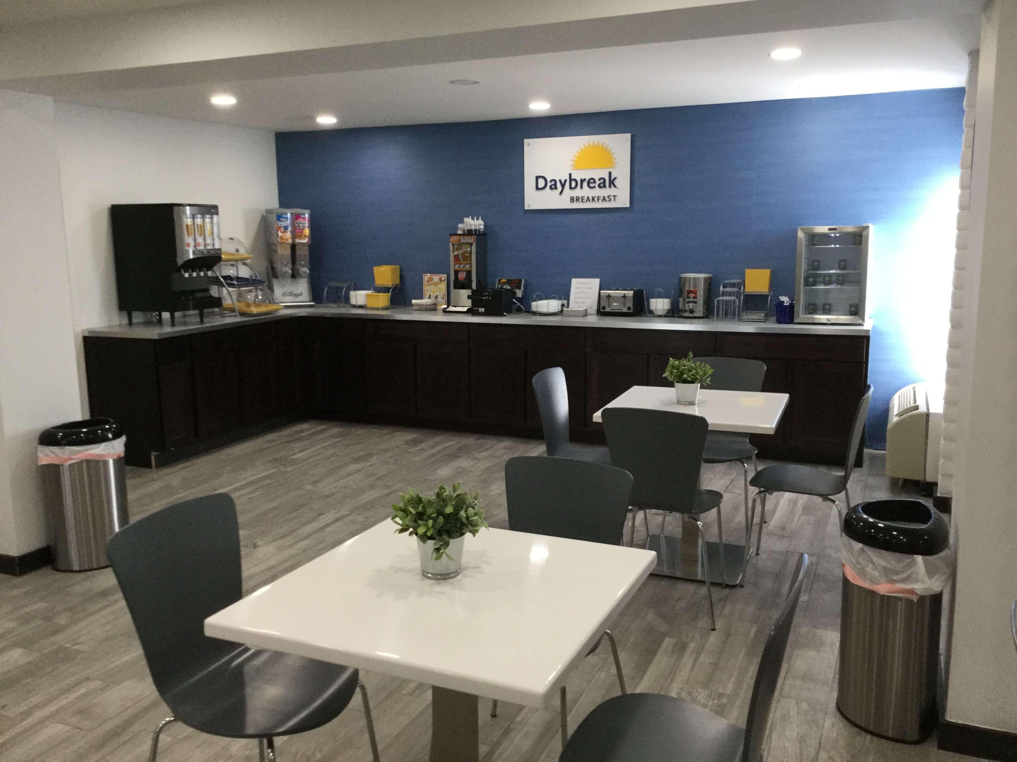 Days Inn & Suites By Wyndham Cincinnati North Springdale Εξωτερικό φωτογραφία