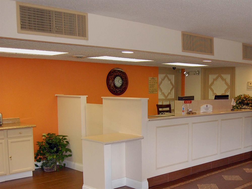 Days Inn & Suites By Wyndham Cincinnati North Springdale Εξωτερικό φωτογραφία