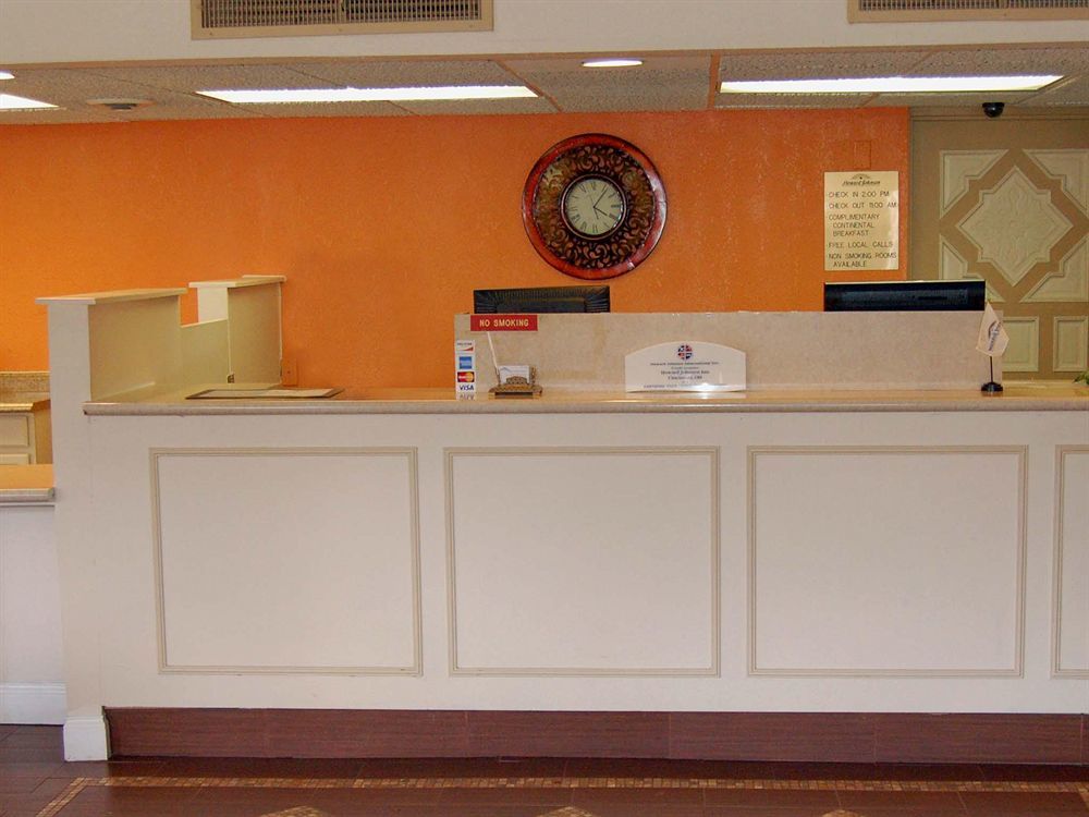 Days Inn & Suites By Wyndham Cincinnati North Springdale Εξωτερικό φωτογραφία