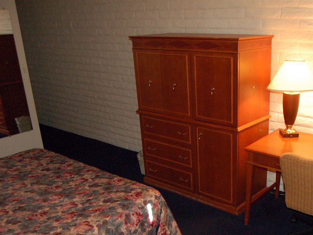 Days Inn & Suites By Wyndham Cincinnati North Springdale Εξωτερικό φωτογραφία