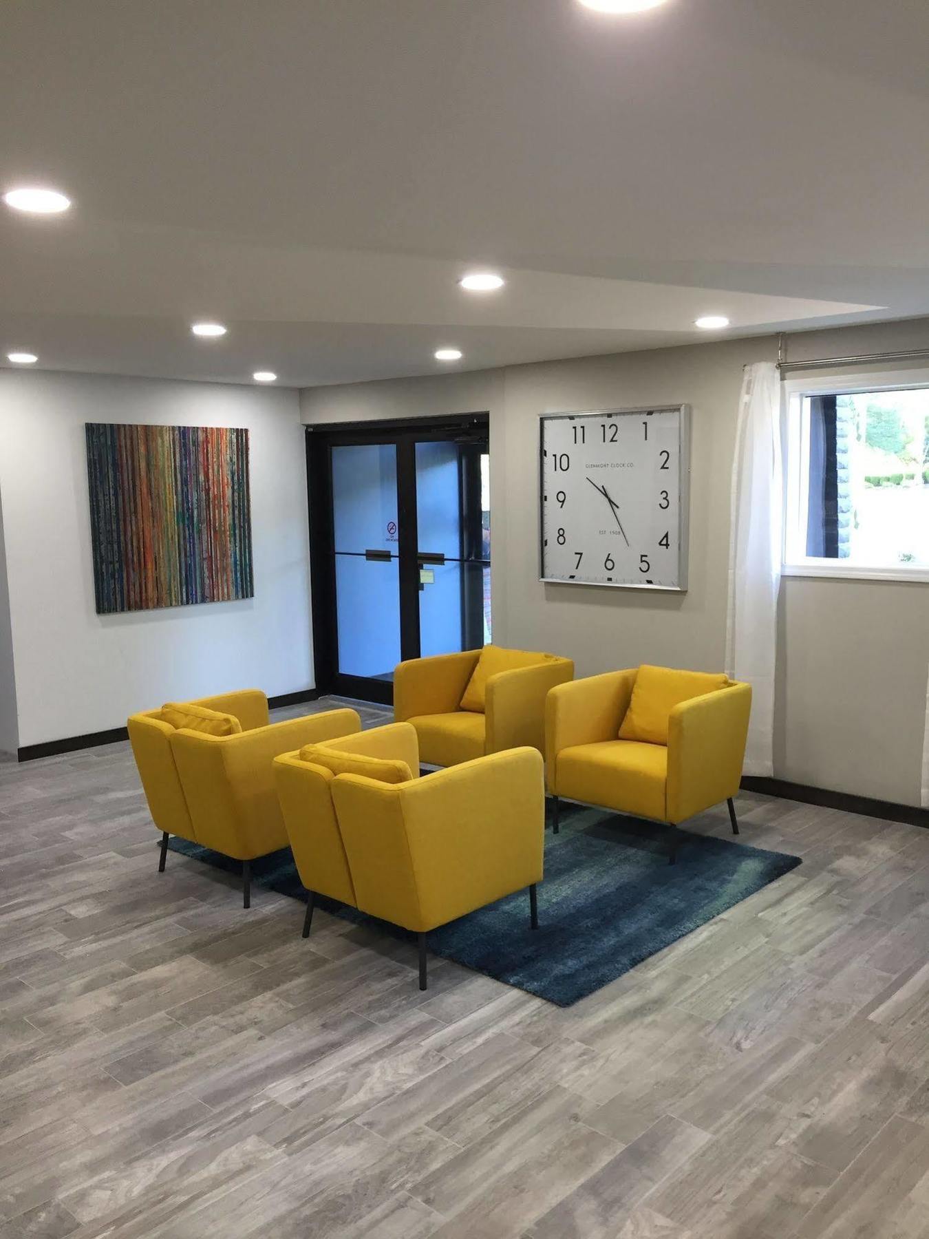Days Inn & Suites By Wyndham Cincinnati North Springdale Εξωτερικό φωτογραφία