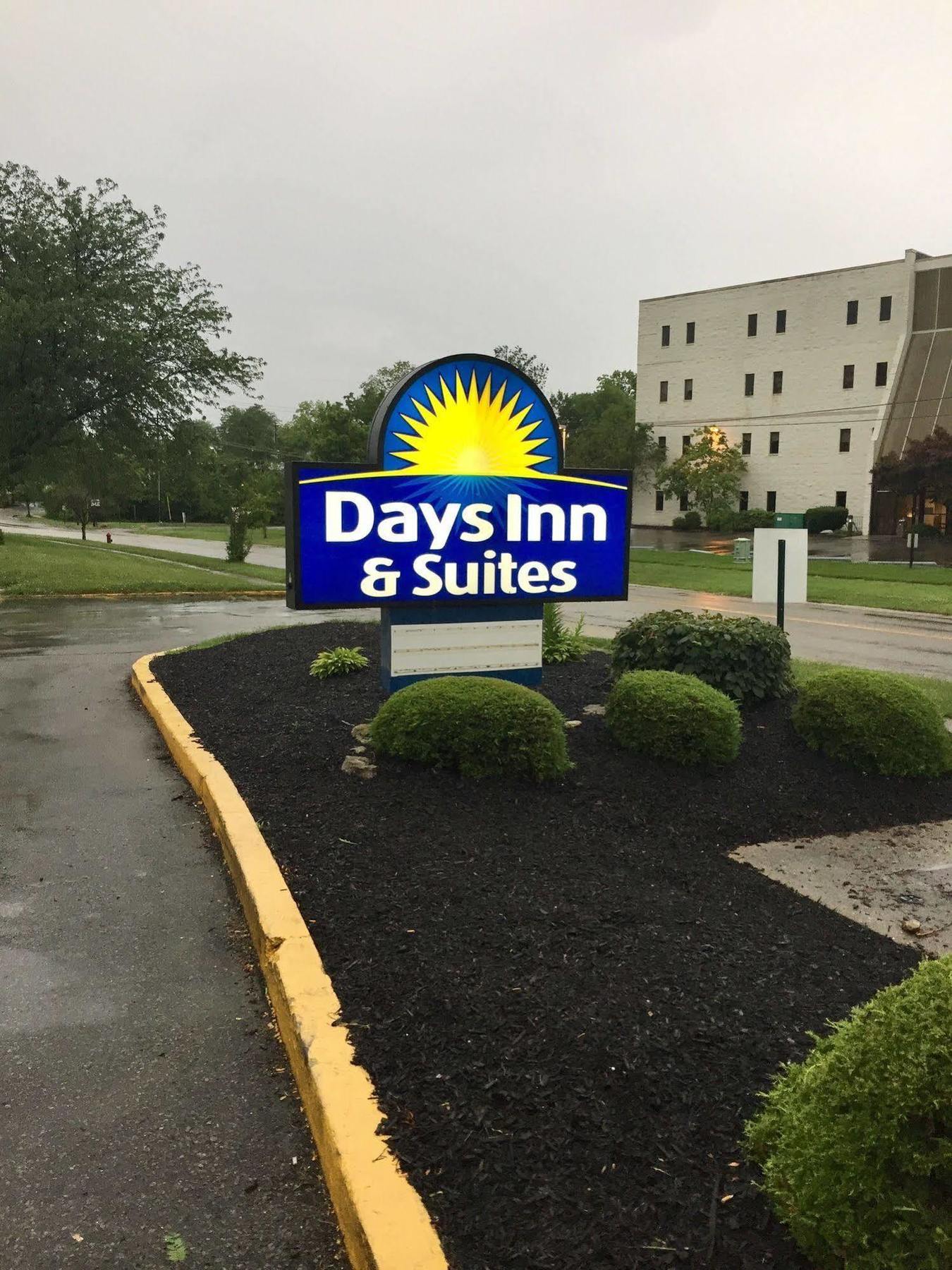Days Inn & Suites By Wyndham Cincinnati North Springdale Εξωτερικό φωτογραφία