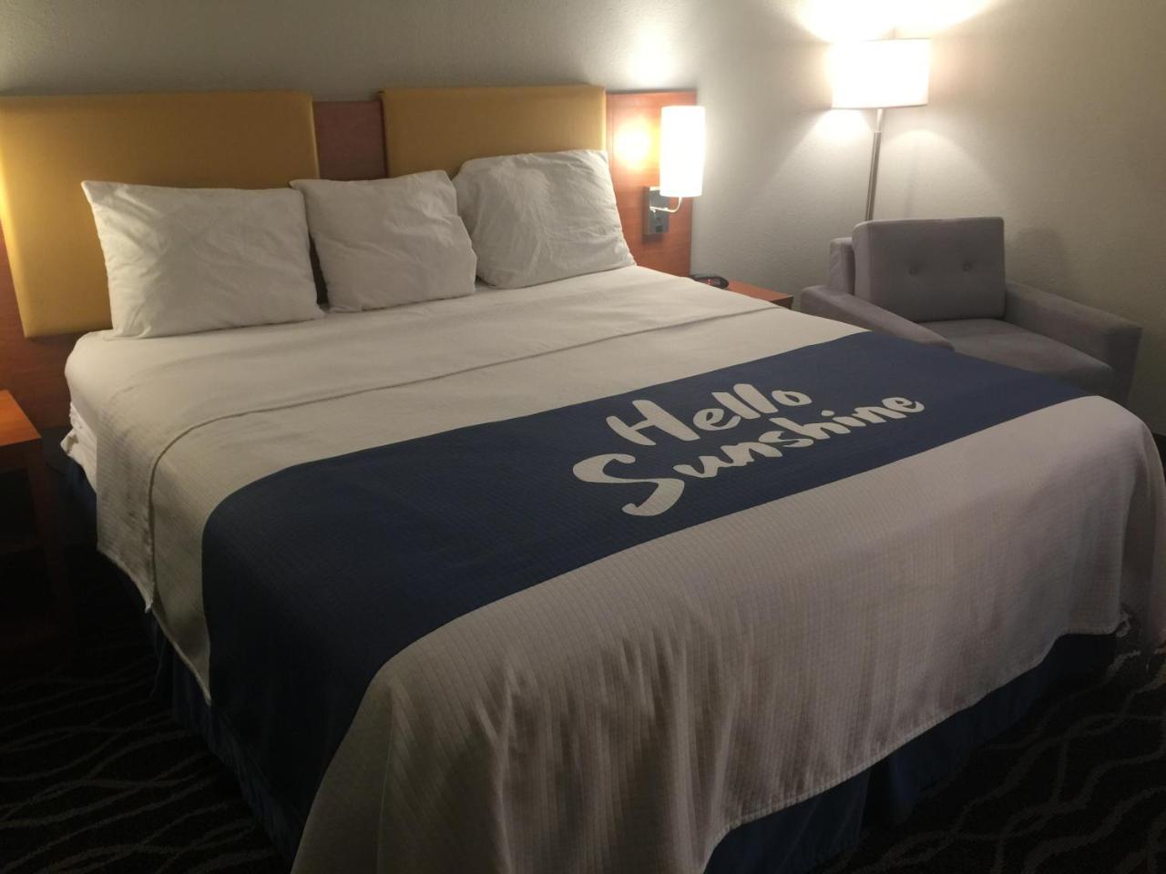 Days Inn & Suites By Wyndham Cincinnati North Springdale Εξωτερικό φωτογραφία