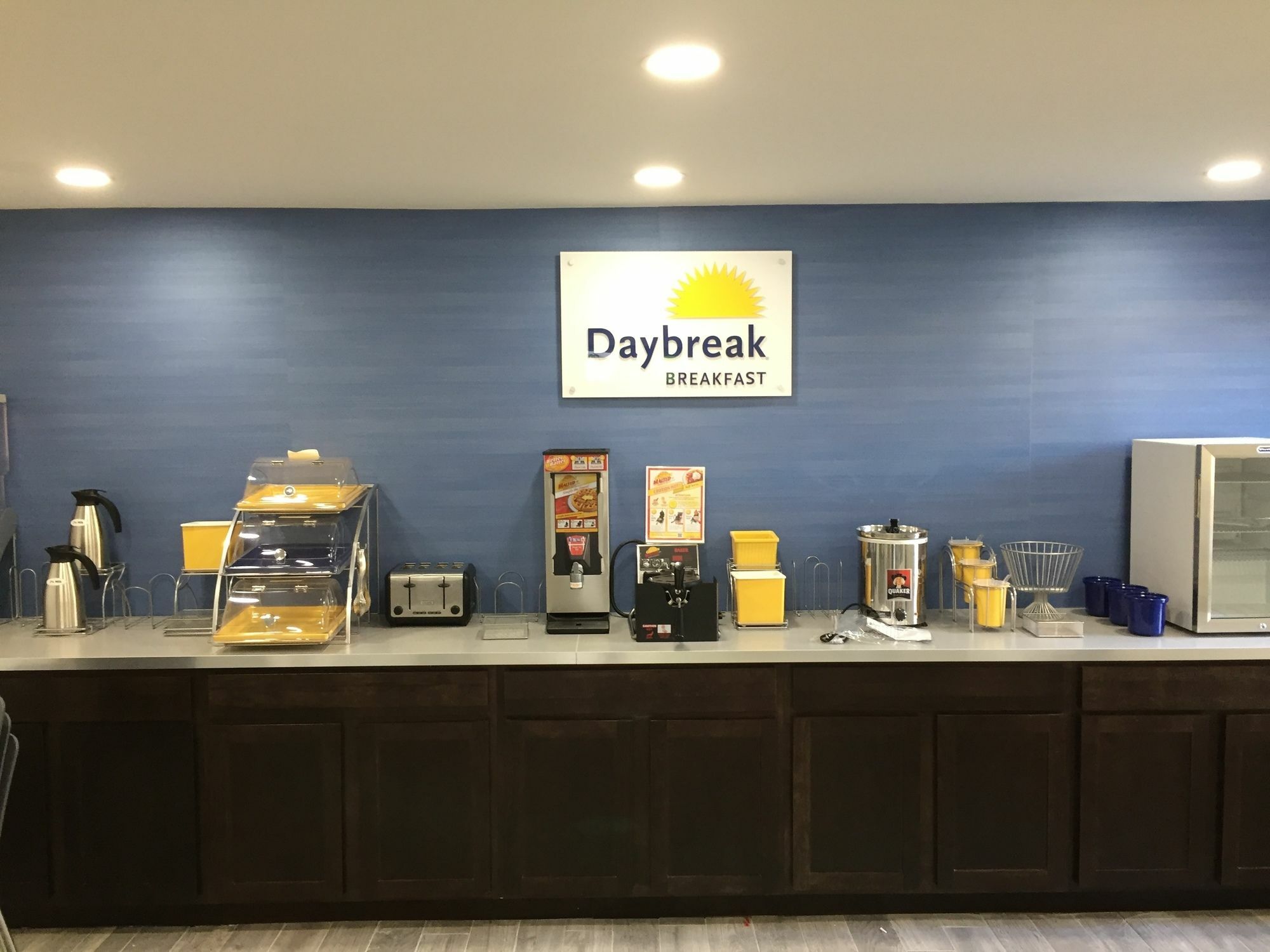 Days Inn & Suites By Wyndham Cincinnati North Springdale Εξωτερικό φωτογραφία