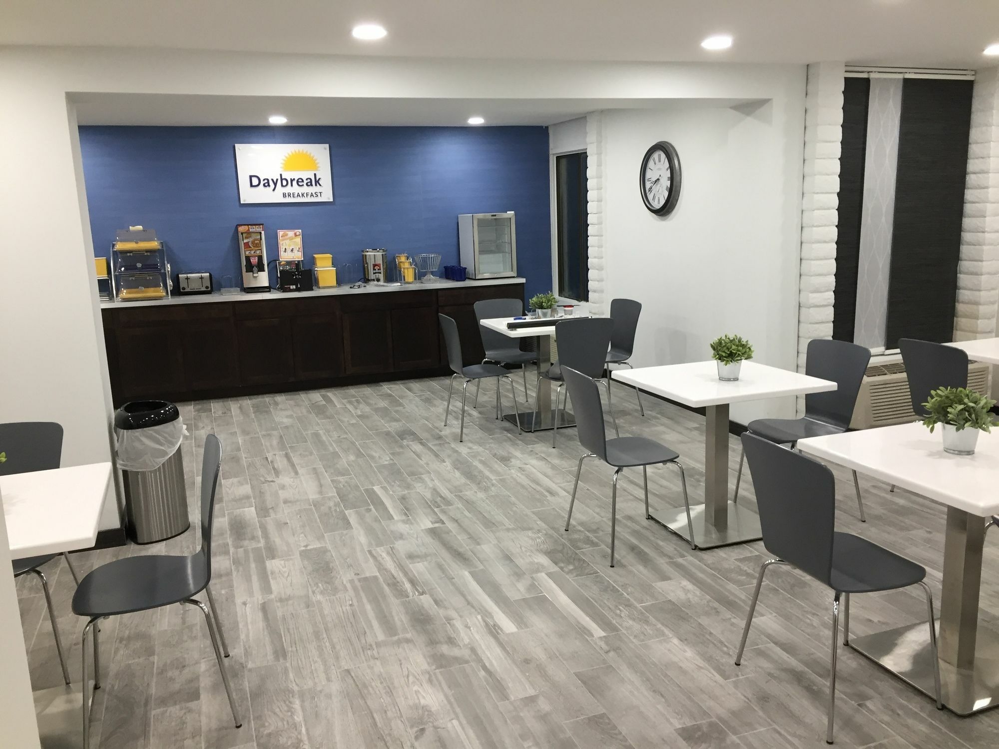 Days Inn & Suites By Wyndham Cincinnati North Springdale Εξωτερικό φωτογραφία