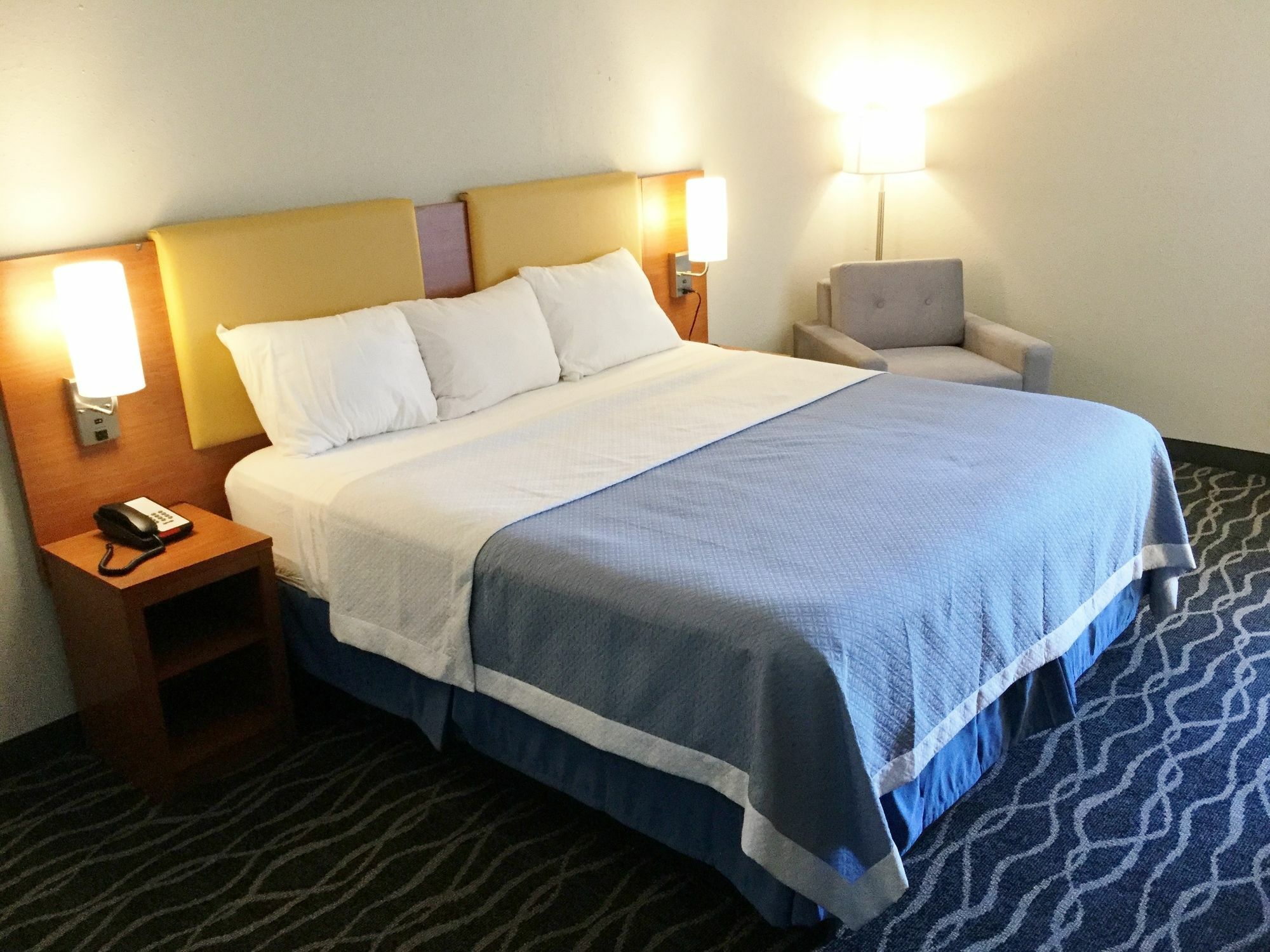 Days Inn & Suites By Wyndham Cincinnati North Springdale Εξωτερικό φωτογραφία