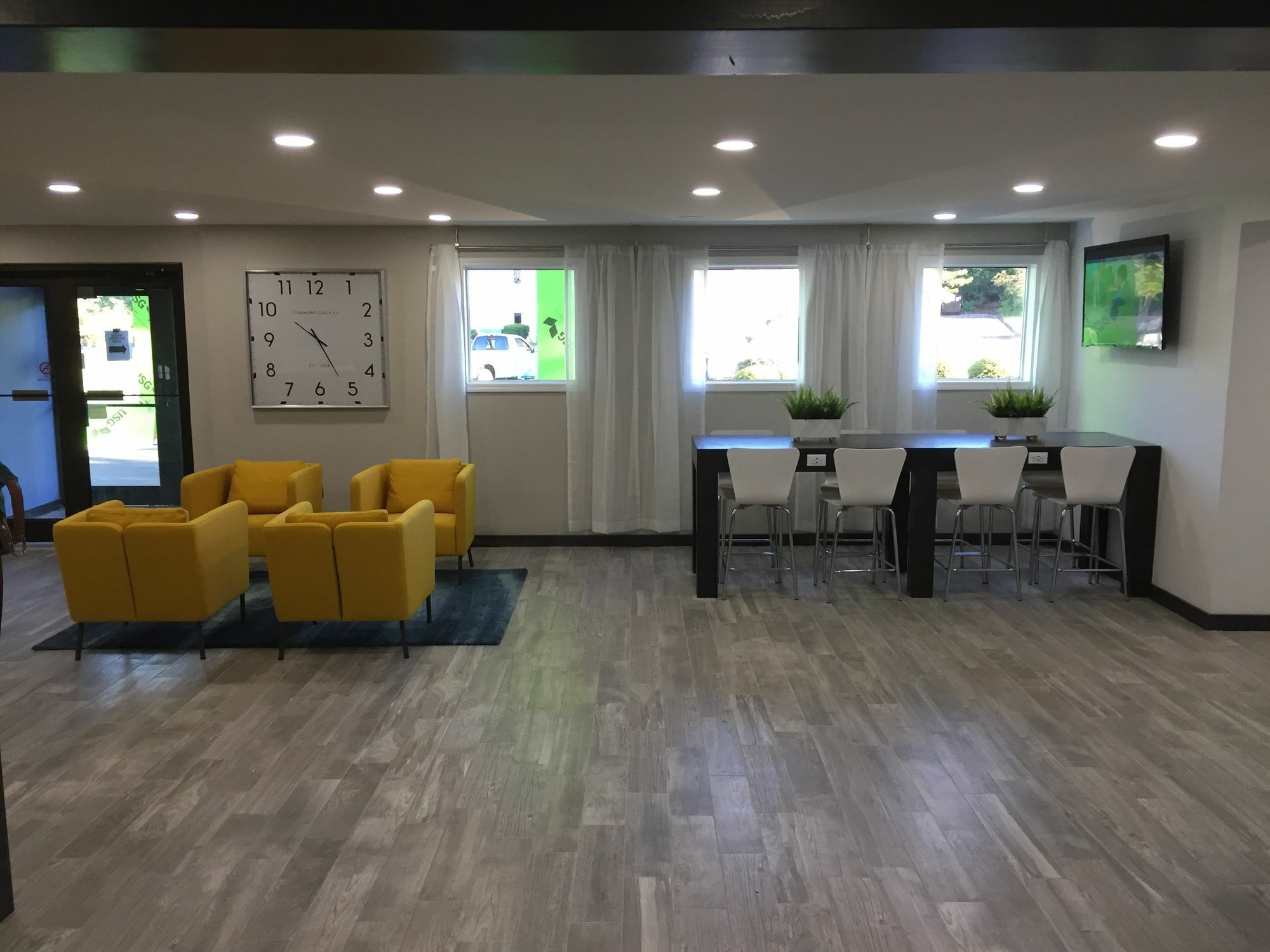 Days Inn & Suites By Wyndham Cincinnati North Springdale Εξωτερικό φωτογραφία