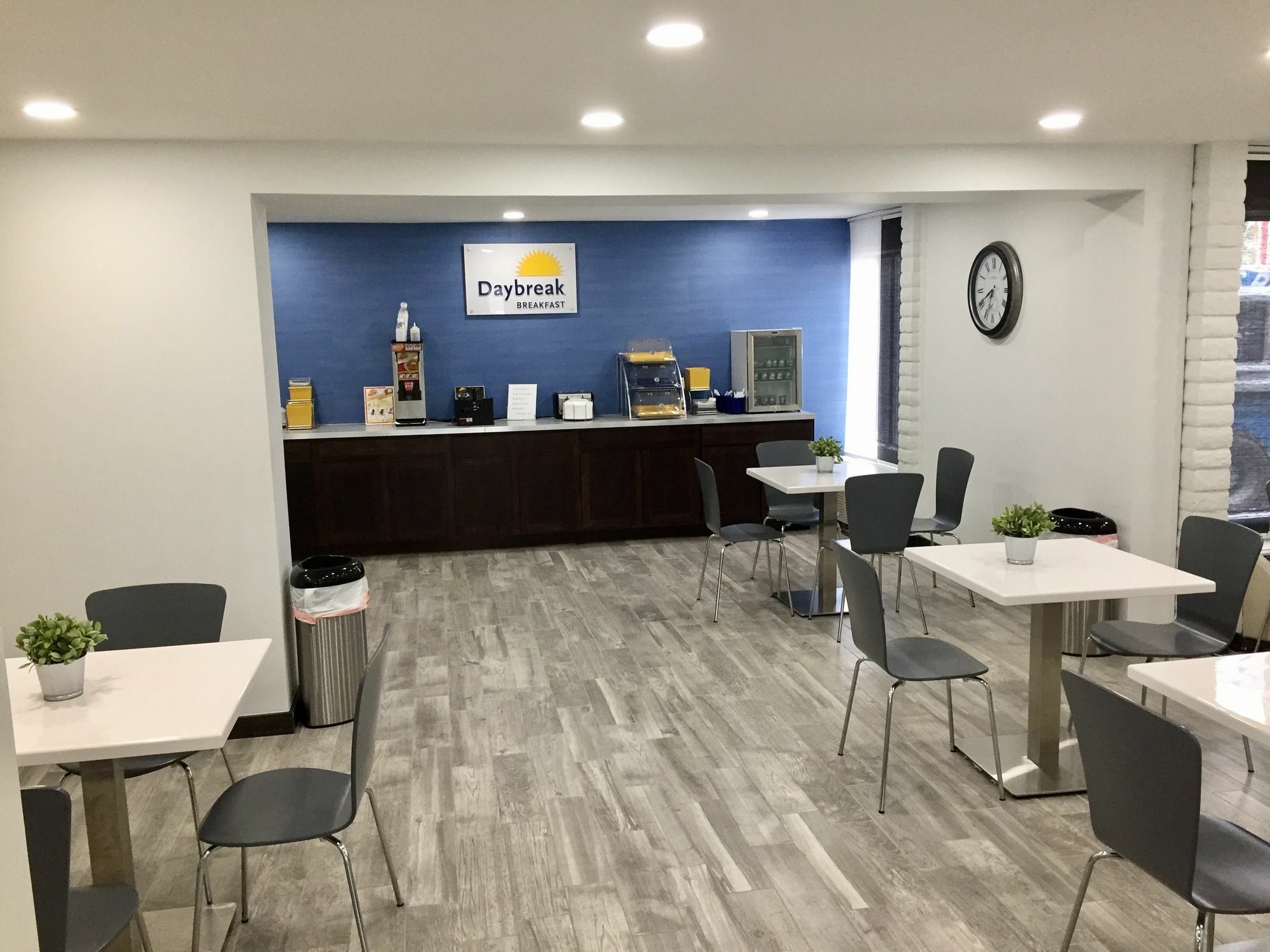 Days Inn & Suites By Wyndham Cincinnati North Springdale Εξωτερικό φωτογραφία